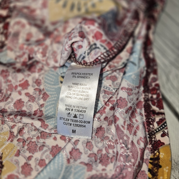 AMANA Women’s Floral Long Sleeve Top - Size M - Picture 6 of 9